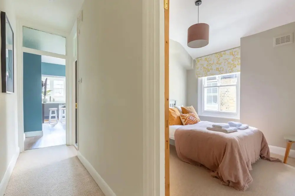 Luxuriously Designed 3 Bedroom Apartment in Clapham