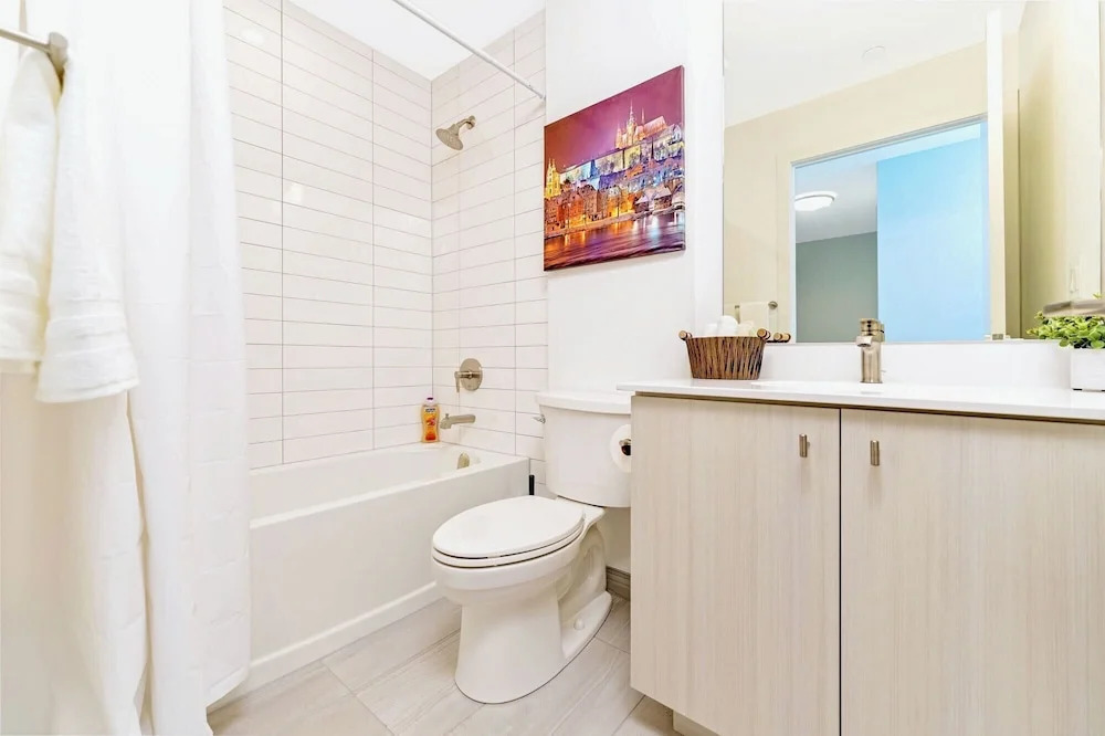 High Rise 1BR Building With Gorgeous Views