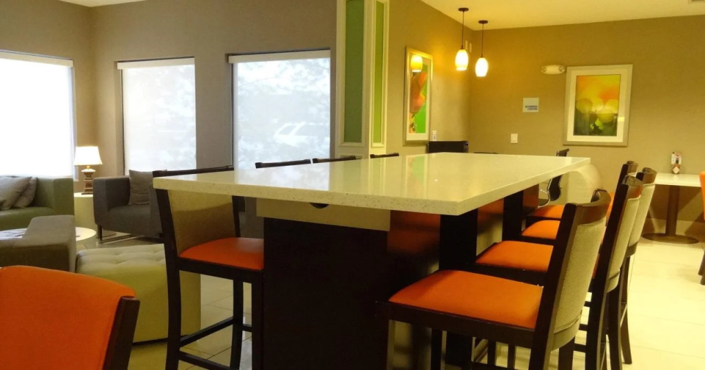 Holiday Inn Express Hotel Kansas City - Bonner Springs by IHG