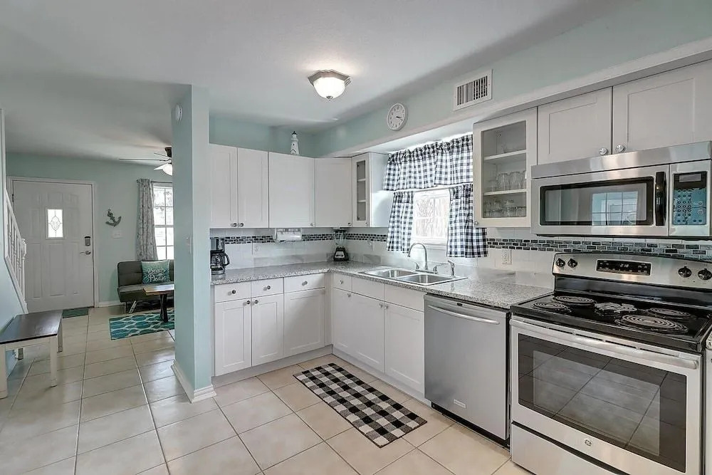 Fisherman's Inn 2 Bedroom Home by RedAwning