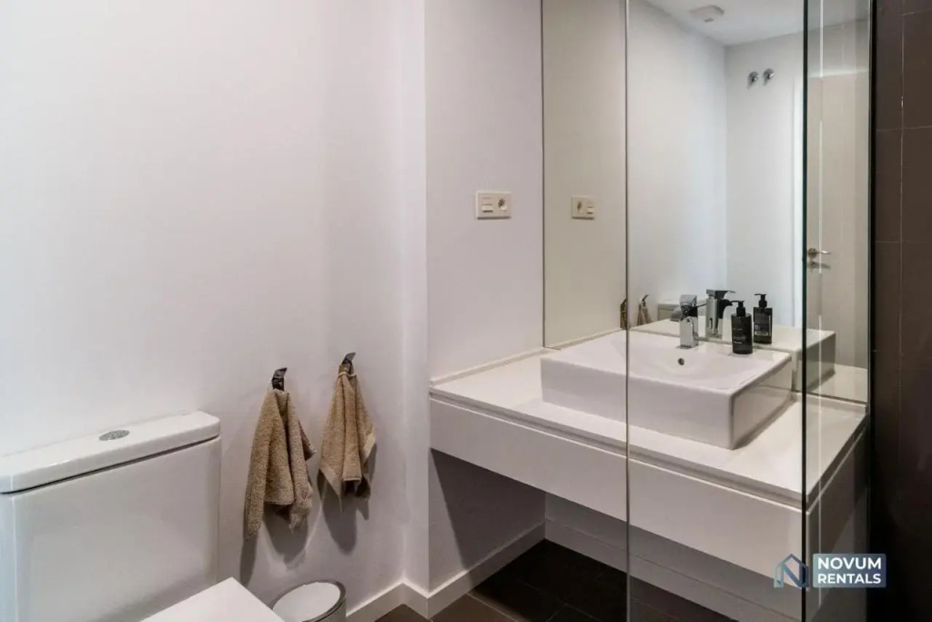 Newly Built 3-BDRM Luxury Apt w/ Stunning Sea Views
