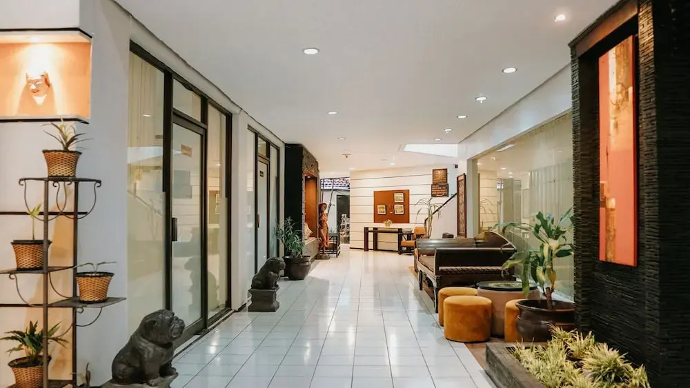 Tuwuh Hotel at Kayutangan