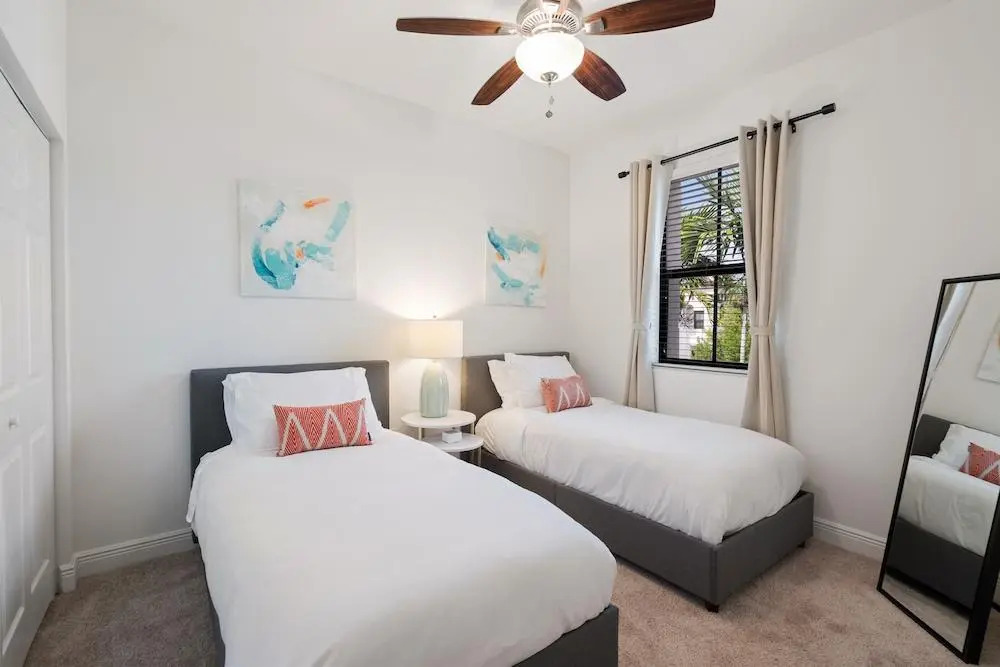 Kasa Davie Apartments