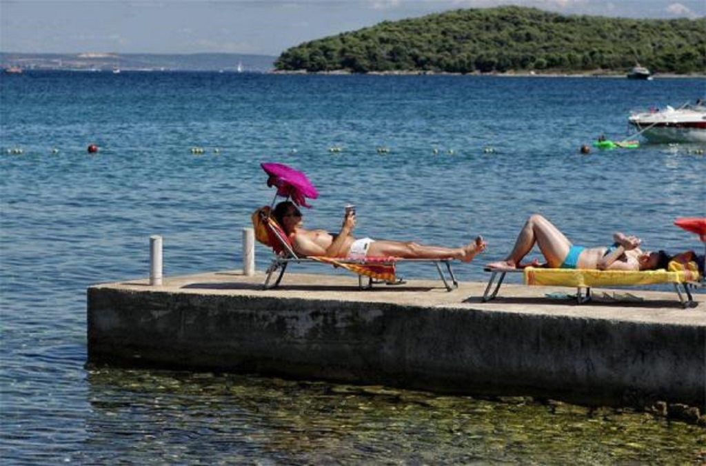 Apartment Tin - comfortable apartment near beach: A1  Ugljan, Island Ugljan