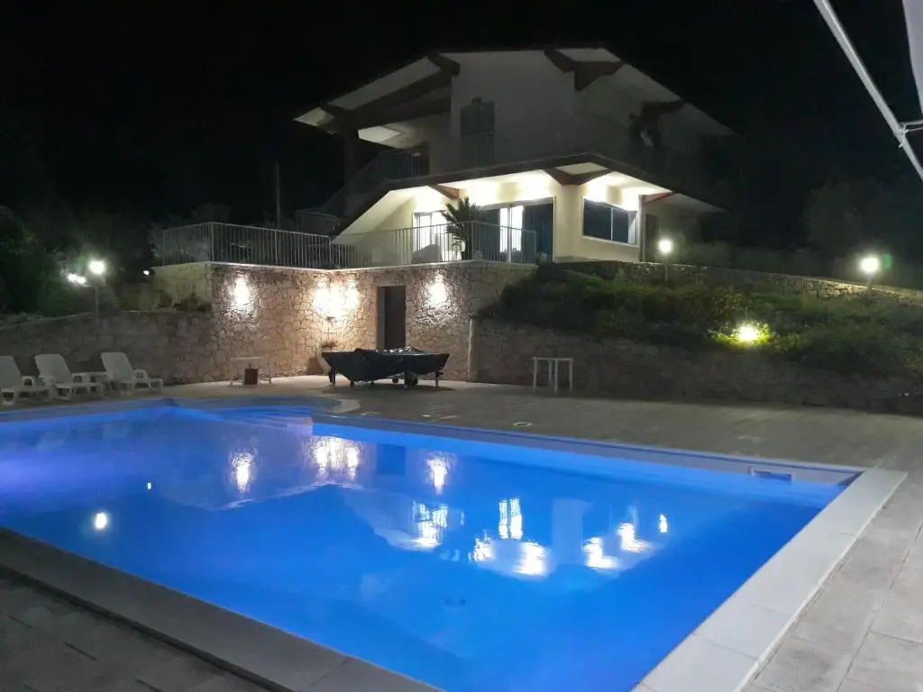 VILLA DEL SOLE con piscina