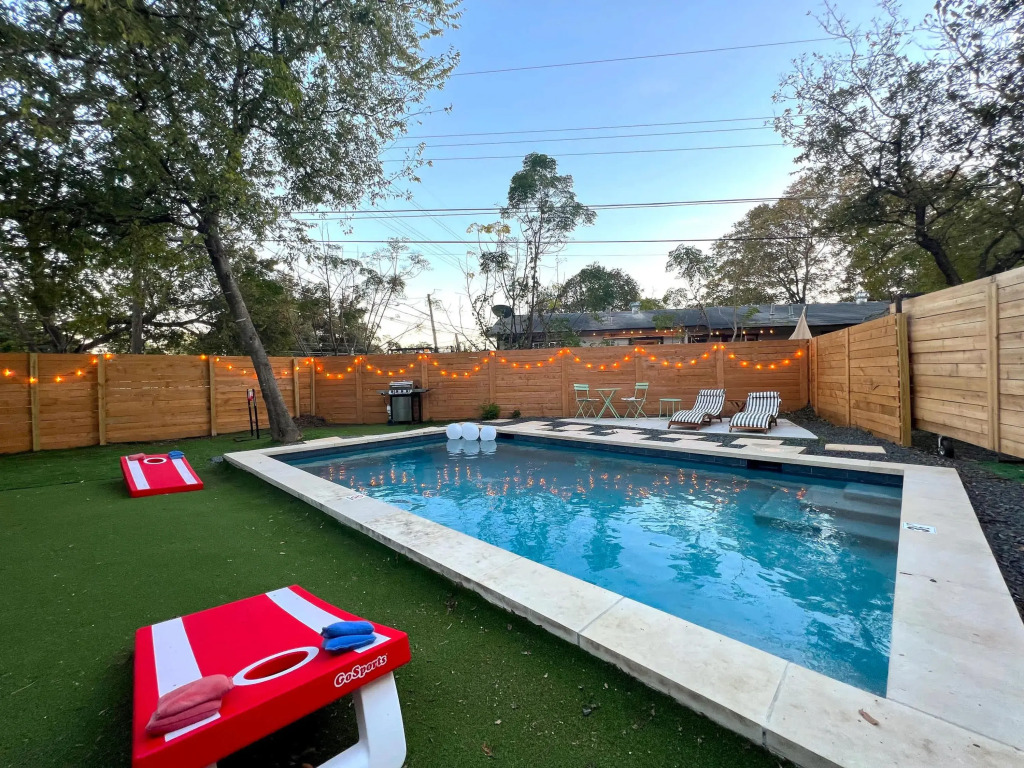 Pool   Hot Tub   7BR 6th Street - 6 min Drive, Austin