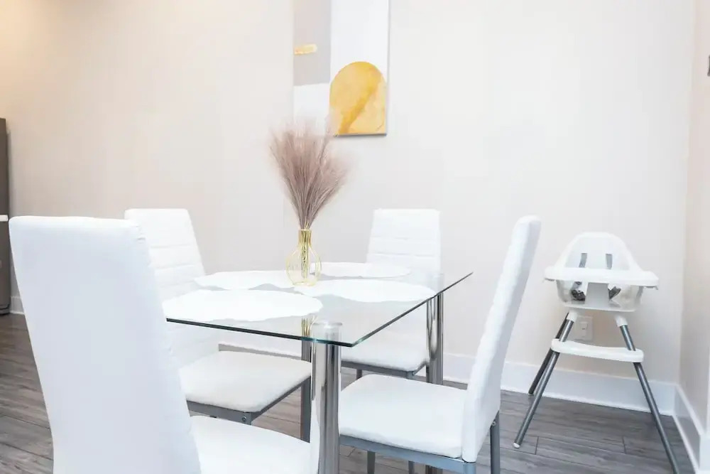 Cozy Retreat near Uptown Charlotte with Free Parking & Wi-Fi