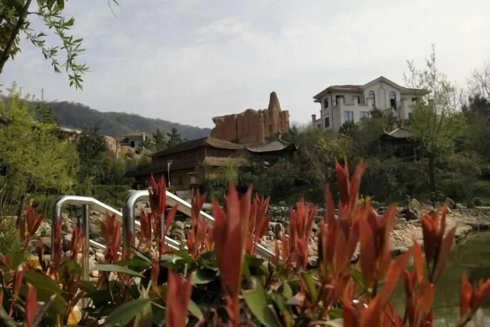 Jigong Mountain Forest Hot Spring Hotel