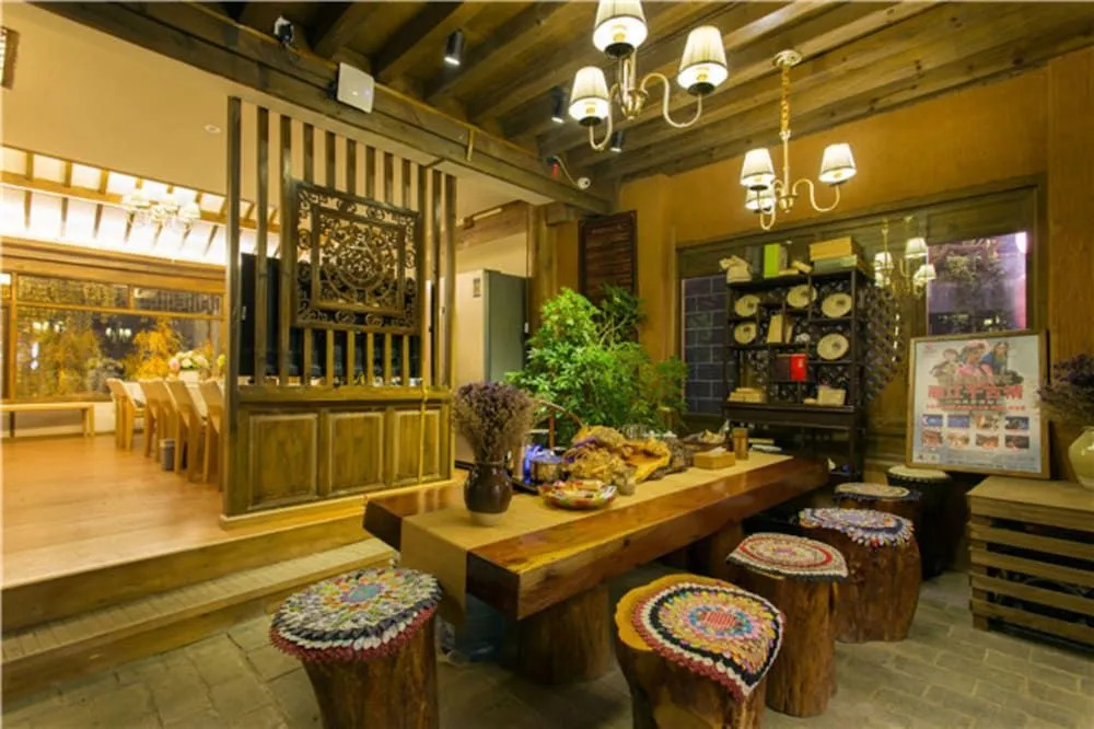 Floral Hotel Lijiang QianlizoudanjiYunju