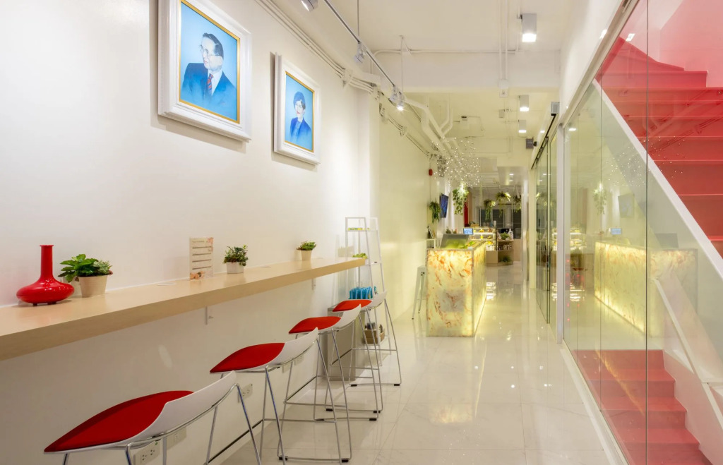 128 room and massage