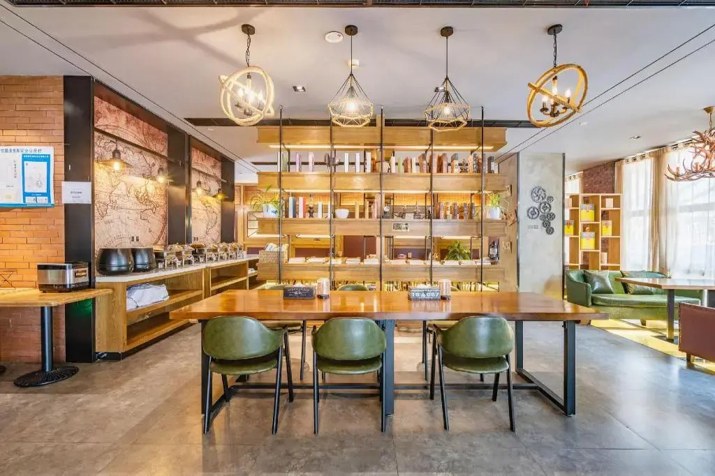 James Joyce Coffetel Chongqing Huangnibang Subway Station