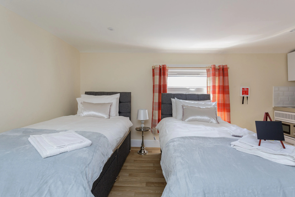St Marys Modern Central Huge Studio Apartments