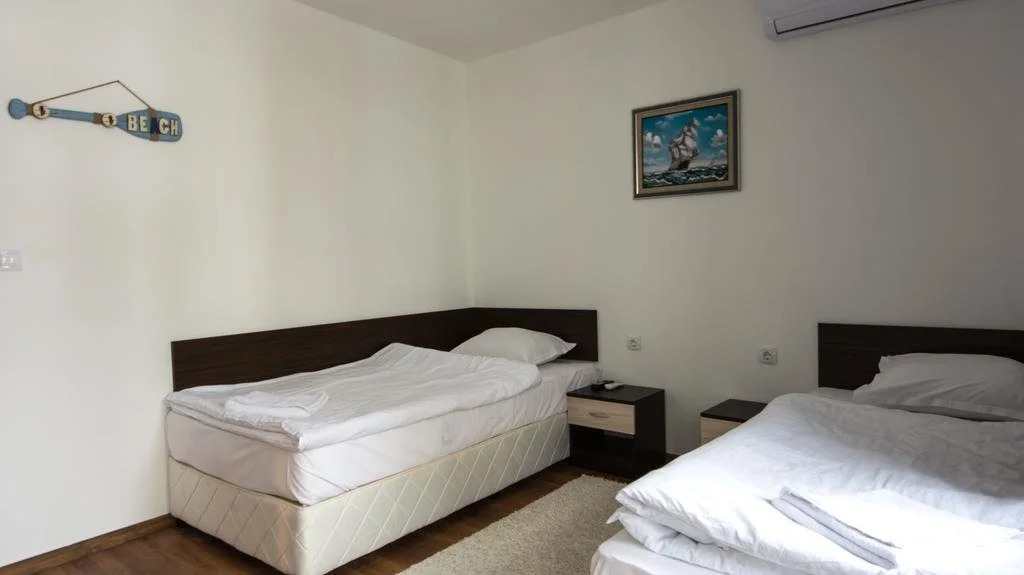 Guest Rooms Old Captain