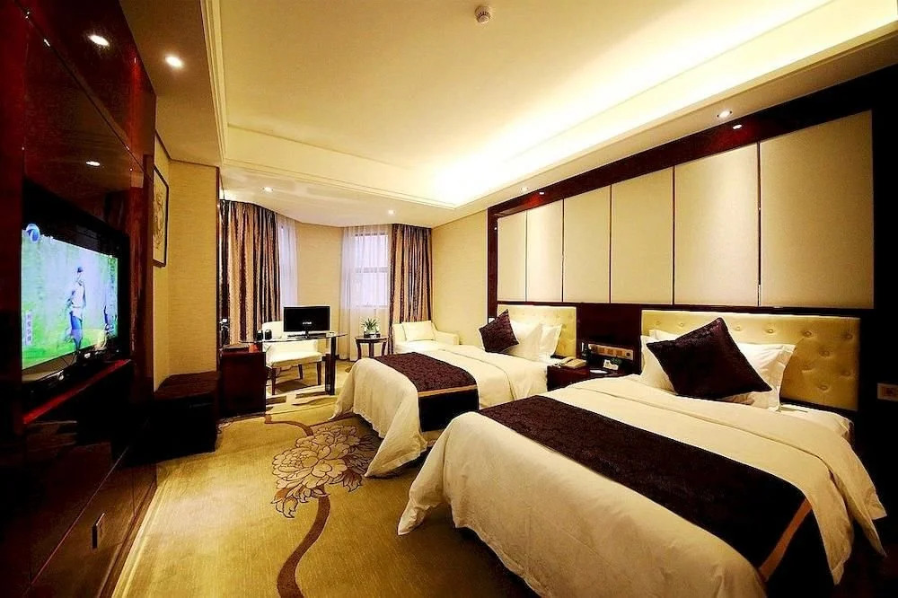 Hollyear XK Hotel