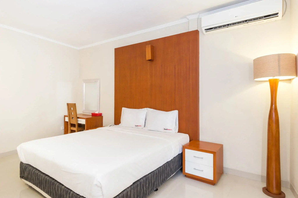 RedDoorz Plus Near Sanur Beach 2