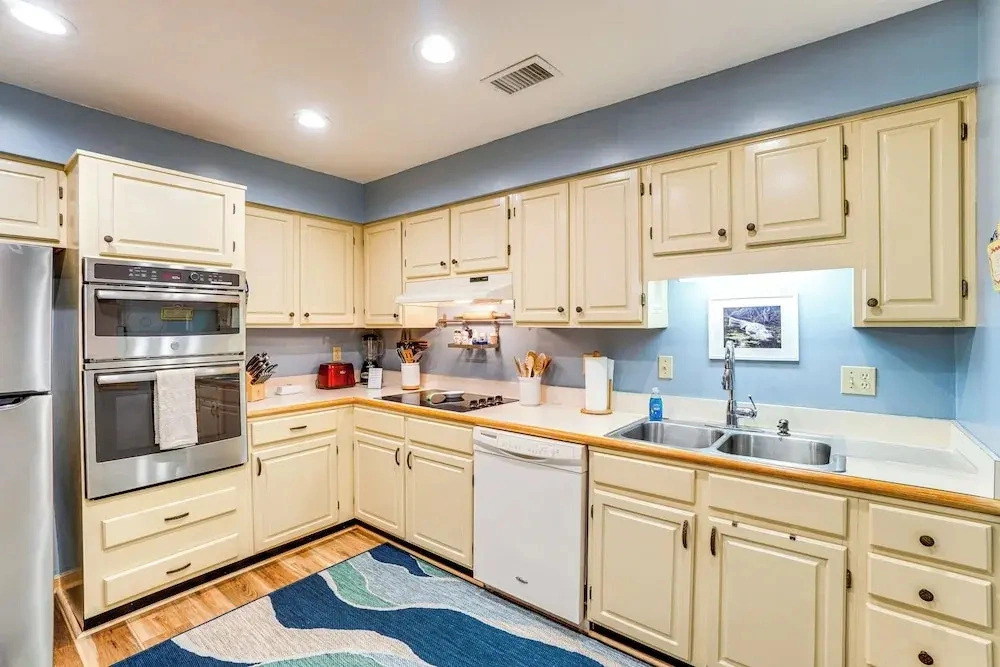 Sunny Titusville Retreat Near Space Coast