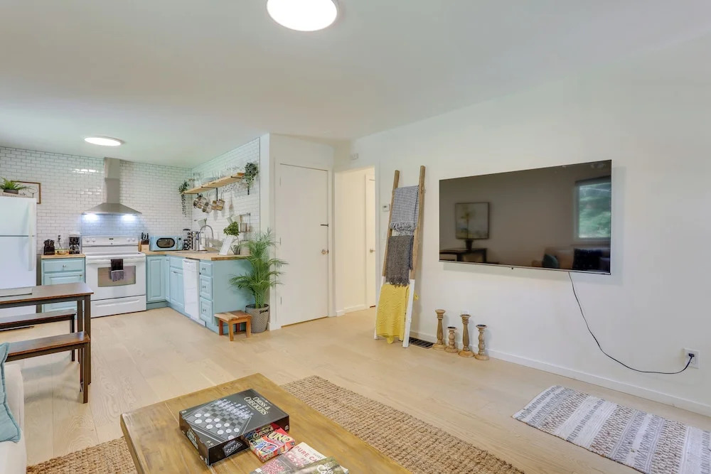 Cozy Swan Lake Apt w/ Grill + Private Yard