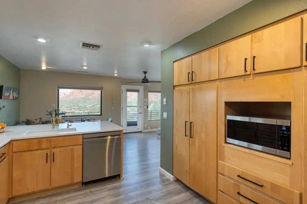 Mid-century Gem w/ Views, Hot Tub & Sunroom Lounge Red Rock Haven by Avantstay