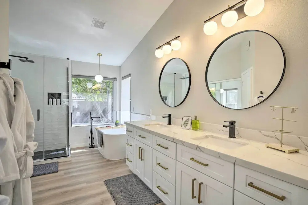 Pool, Putting Green & Furnished Patio: Phoenix Gem