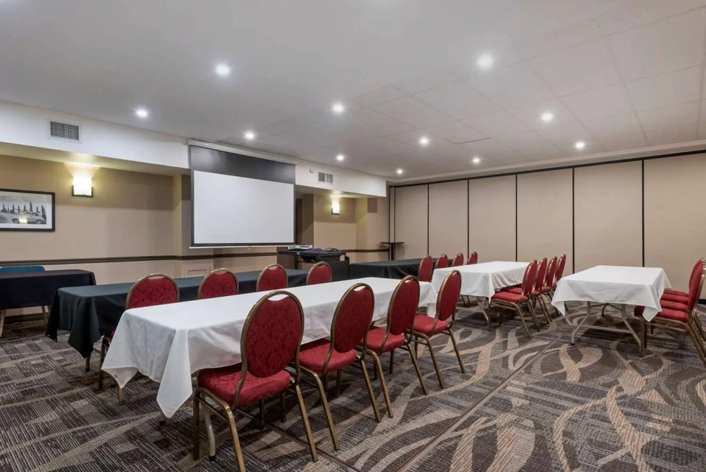 Best Western Plus Baker Street Inn