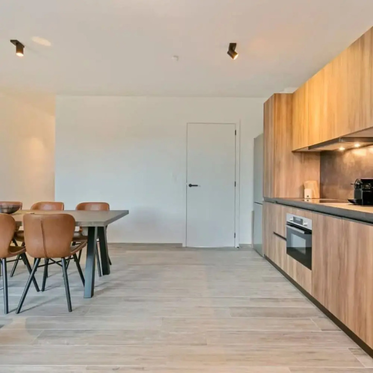 Spacious 3 Bedroom Apartment With Private Garage