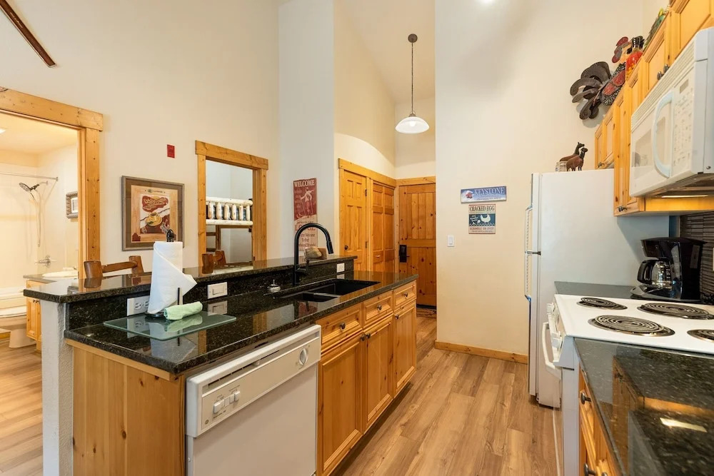 2674 Tenderfoot Lodge 2 Bedroom Condo by RedAwning