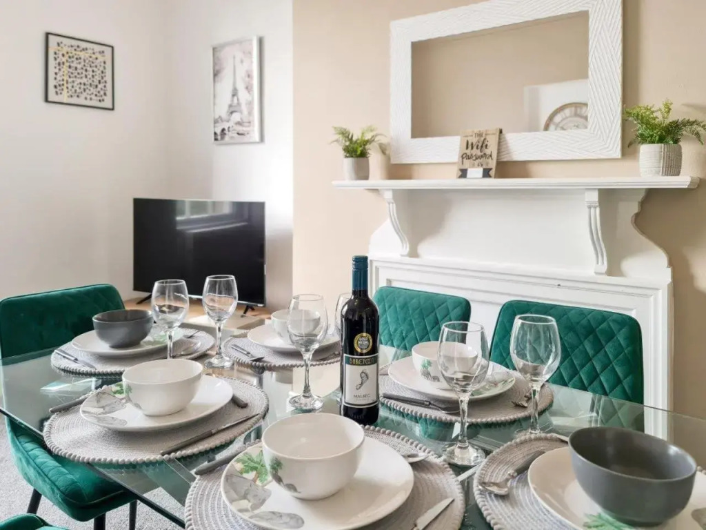 Brand New 2 Bedroom Regency Apartment In Cheltenham Town Centre - Sleeps Up To 6