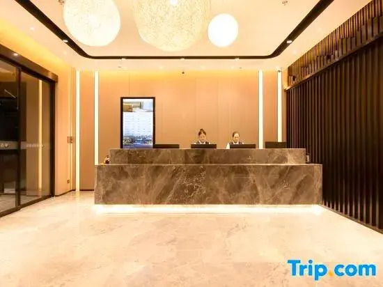 Xinyi International Hotel (Xihongmen Huiju Shopping Center Subway Station)