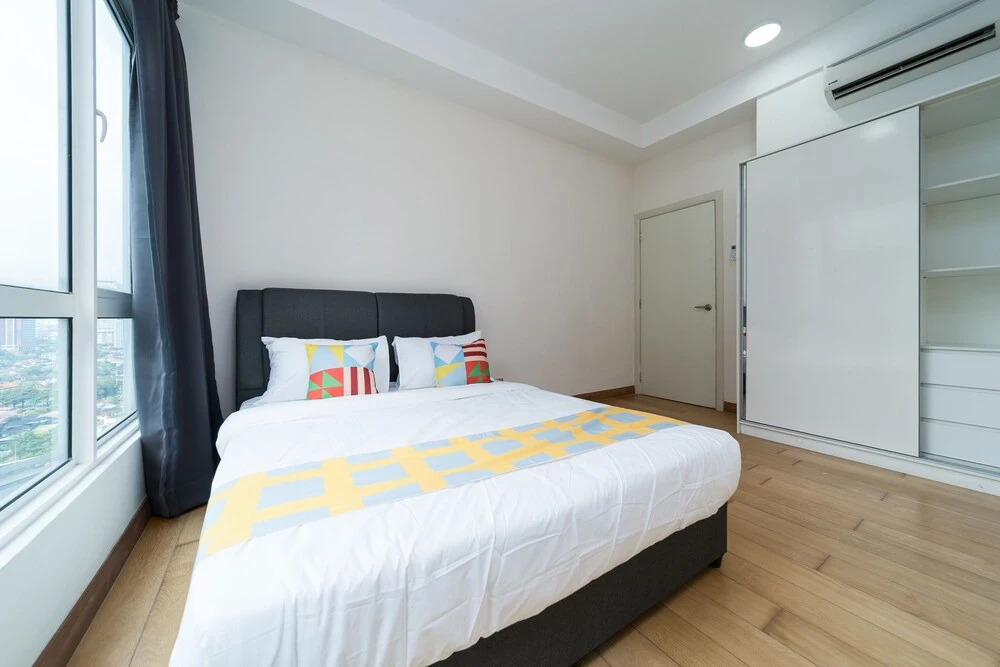 Crest Jalan Sultan Ismail by OYO Rooms