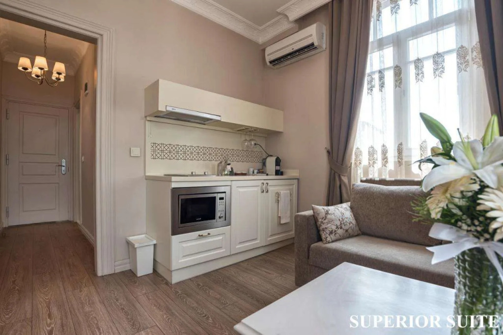 Louis Rooms