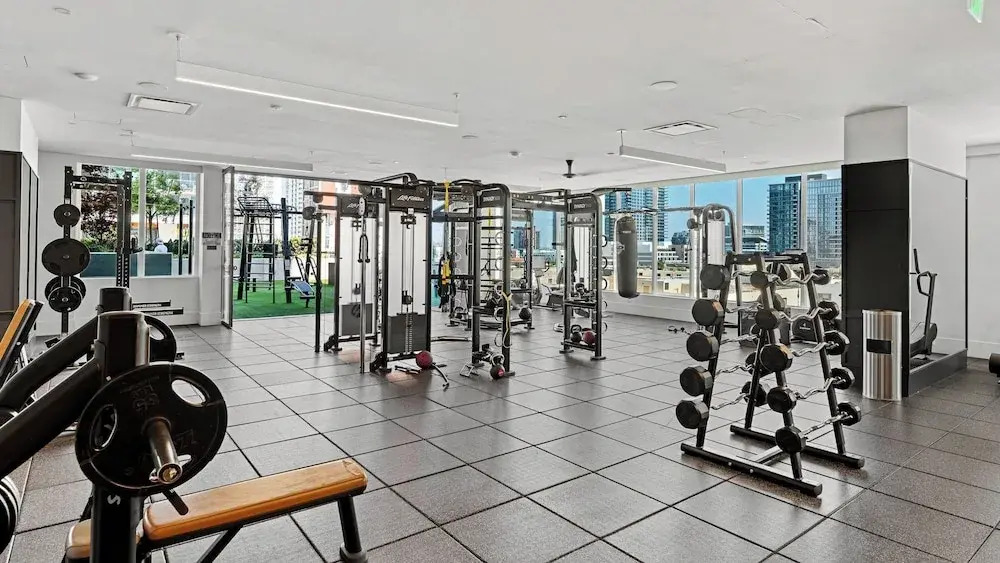 41st Floor! 2bdr w/ Luxury Amenities & Balcony Skylux Penthouse by Avantstay
