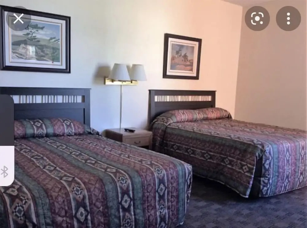 Super 9 Motel