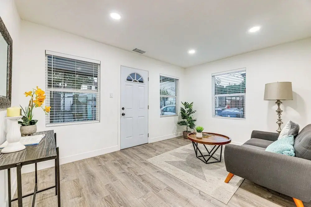 Extended Stay in LA! Cozy Home 3 Mi to Downtown