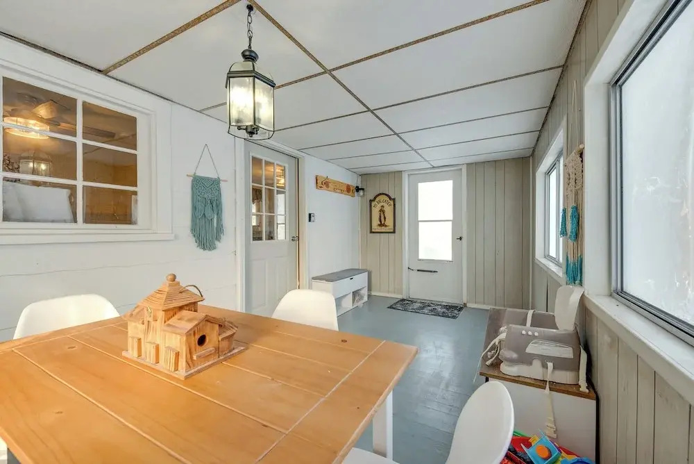 Explore the Poconos! Cozy Creekside Cabin w/ Patio