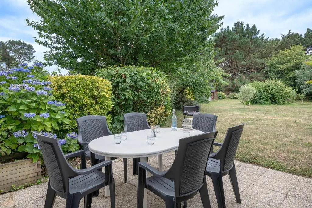 Maison pour 5 - Grand jardin - 500m de la mer