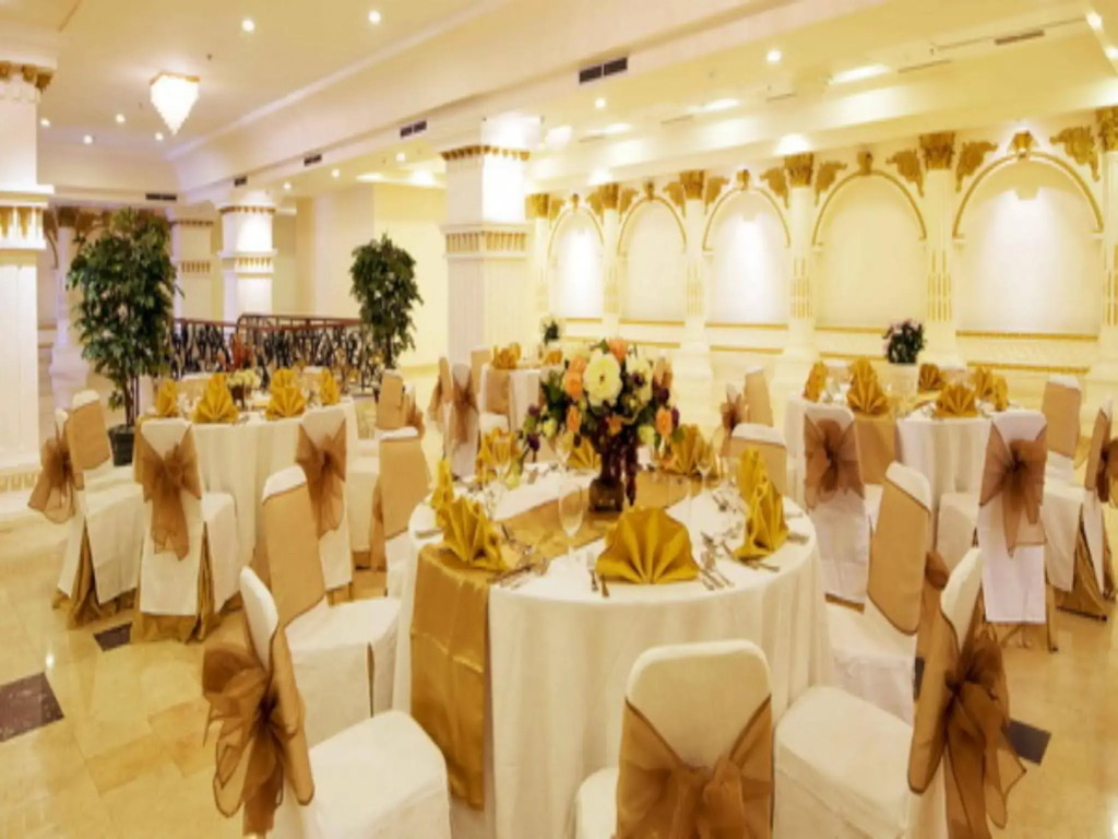 Amos Cozy Hotel & Convention Hall