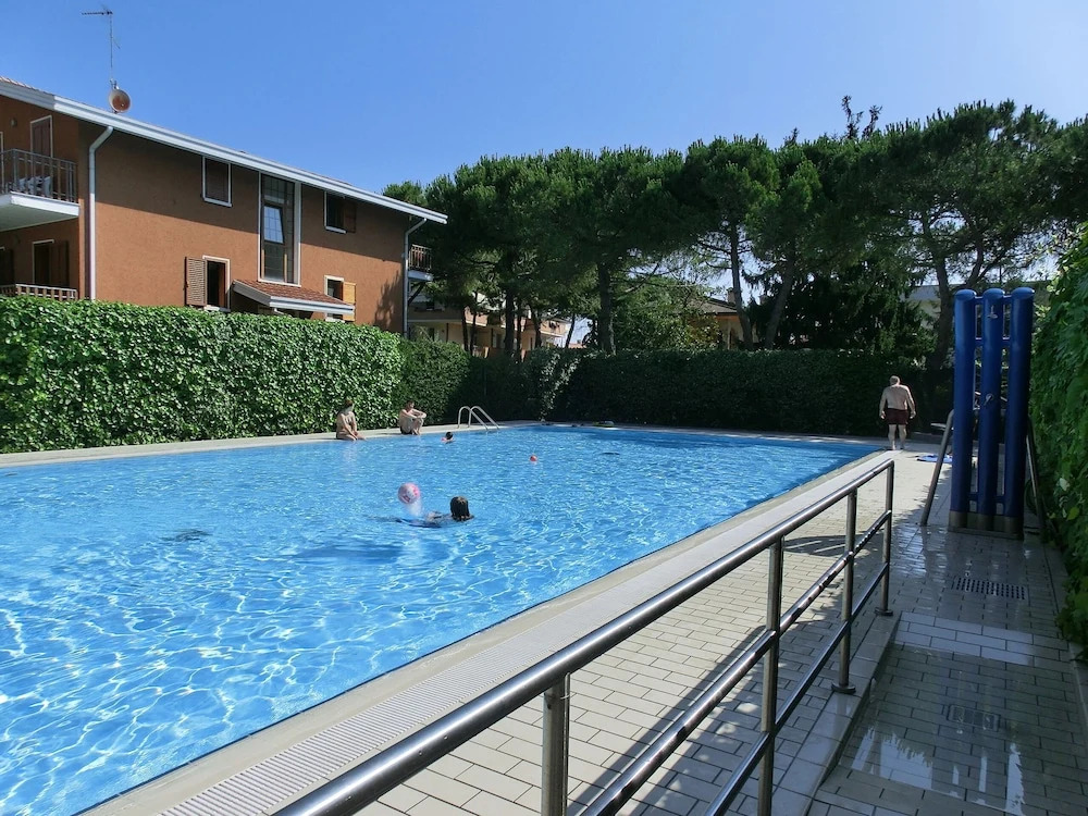 Fantastic Villa on two Floors With Garden and Swimming Pool by Beahost Rentals