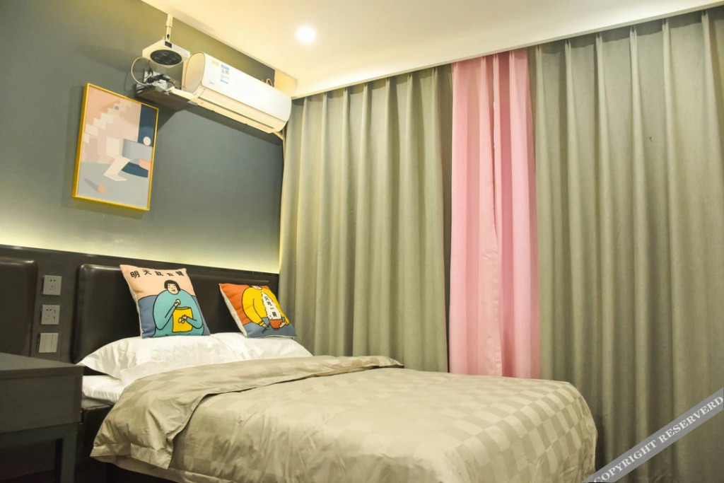 SpaceBox Hotel