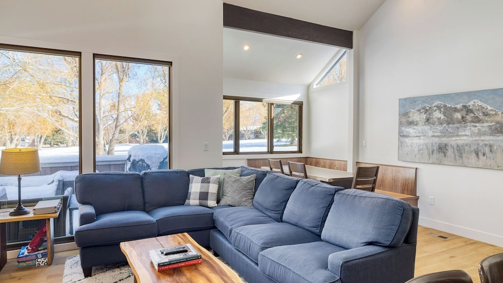 Quicksilver by Avantstay Park City Town House in Great Location!