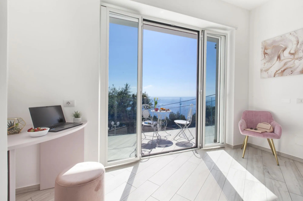 AMORE RENTALS - Villa Iside