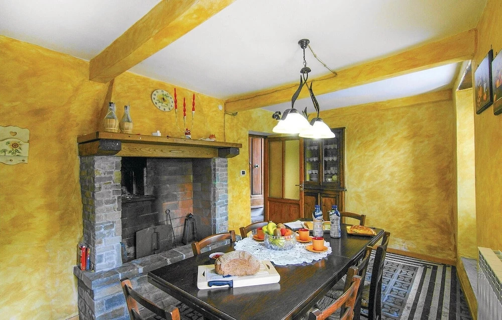 4 Bedroom Gorgeous Home In Montefegatesi