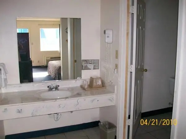 American Inn and Suites White Hall