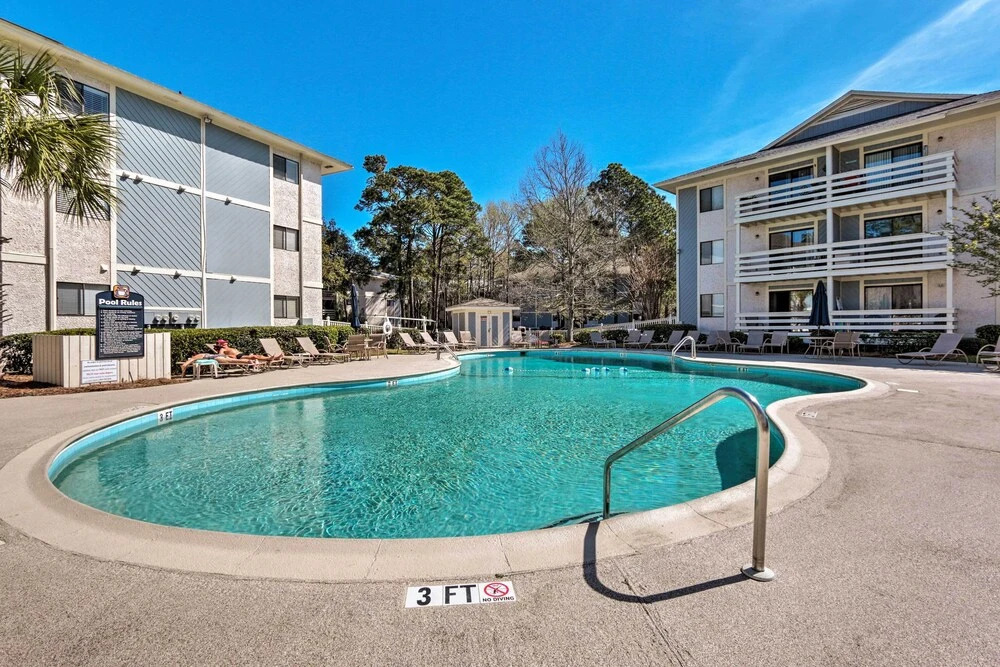 Steps to Sand: Hilton Head Island Condo w/ Pool