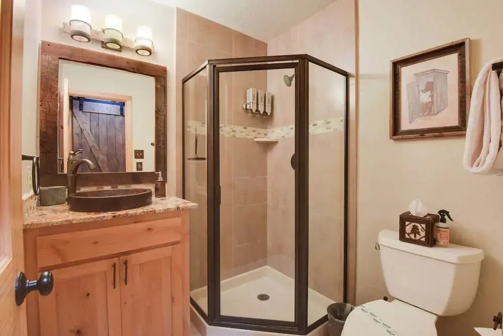 North Lake Tahoe Alpine Retreat 5 Min to Skiing!