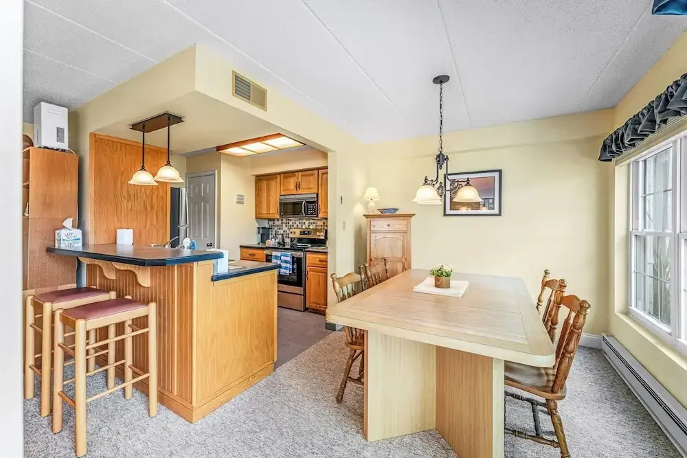 'cobbies Cove' Lakefront Gem: Epic Views & Pool!