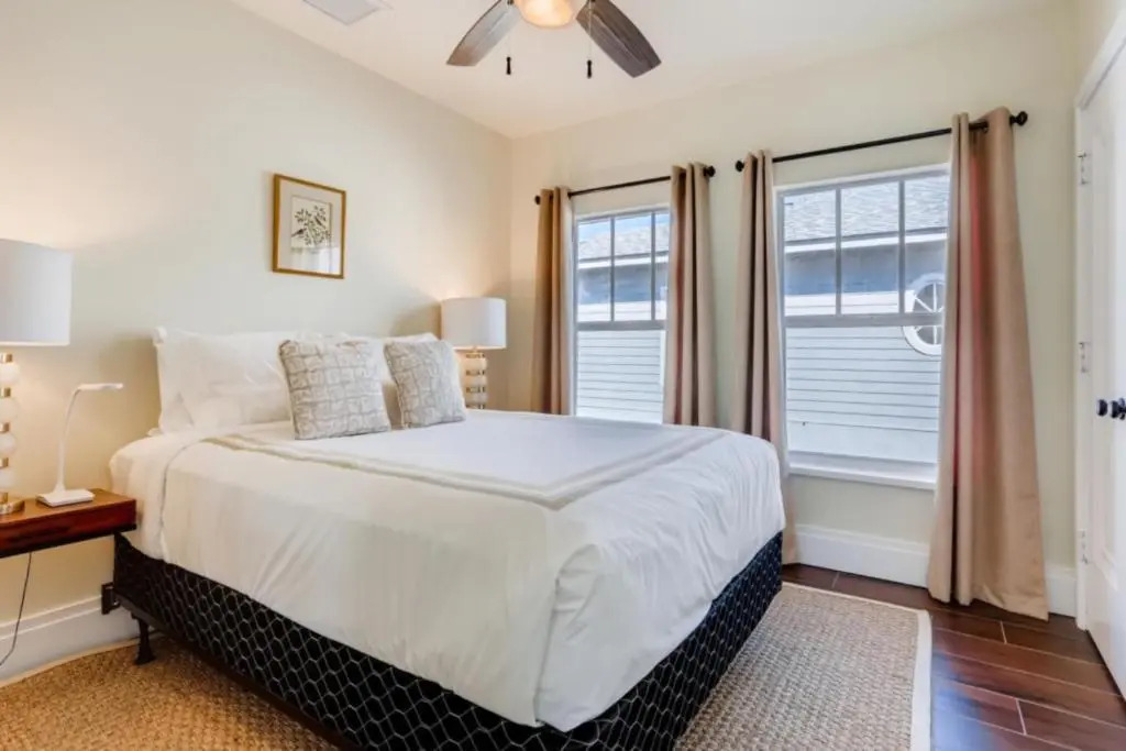 The Pink House - Bask in Style Steps from the Convention Center