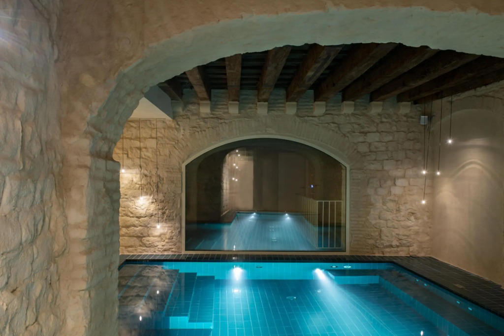 Premium apartment in El Gótico with 3 bedrooms and 3 bathrooms, two of them en suite.