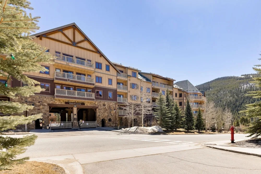 2300 Red Hawk Lodge 3 Bedroom Condo by RedAwning