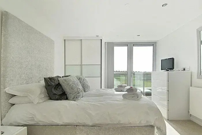Apartment 4, Zinc