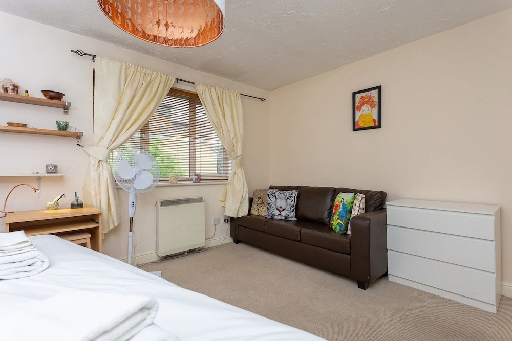 3 Bedroom Flat Near Canary Wharf